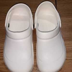 Size 9 no slip crocs